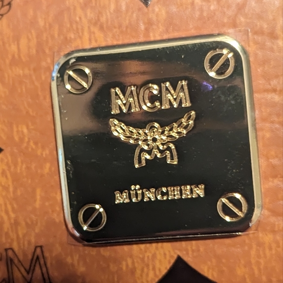 NEW - MCM Sunglasses, New with Case AUTHENTIC‼️ - Picture 5 of 5